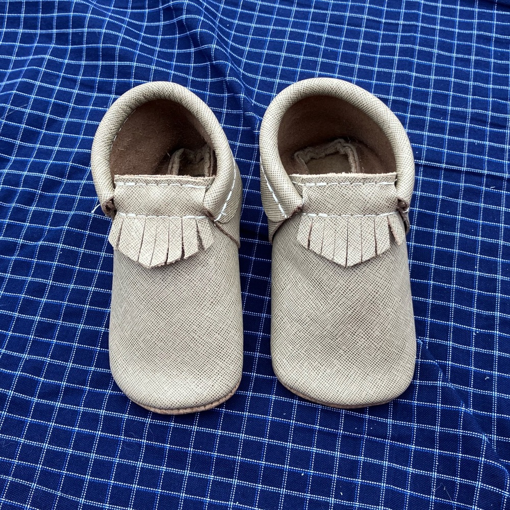 Freshly Picked Leather Tan Moccasins NWOT size 4